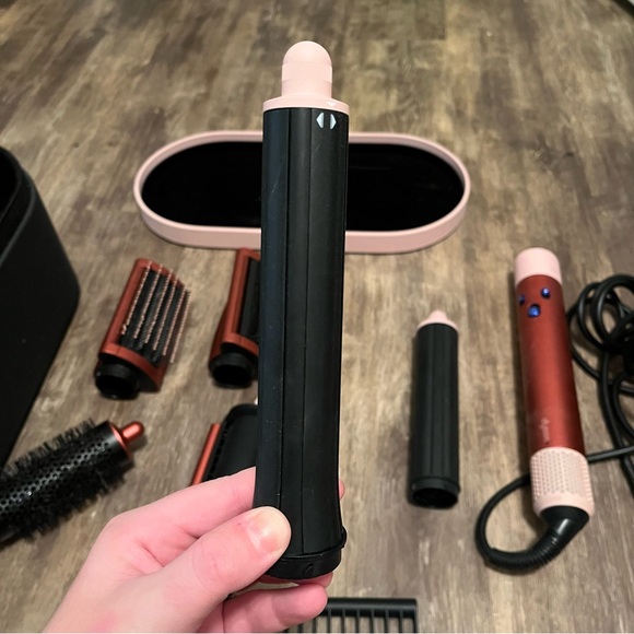 Authentic Dyson Airwrap Multi-Styler Strawberry Bronze gently used - Picture 9 of 16